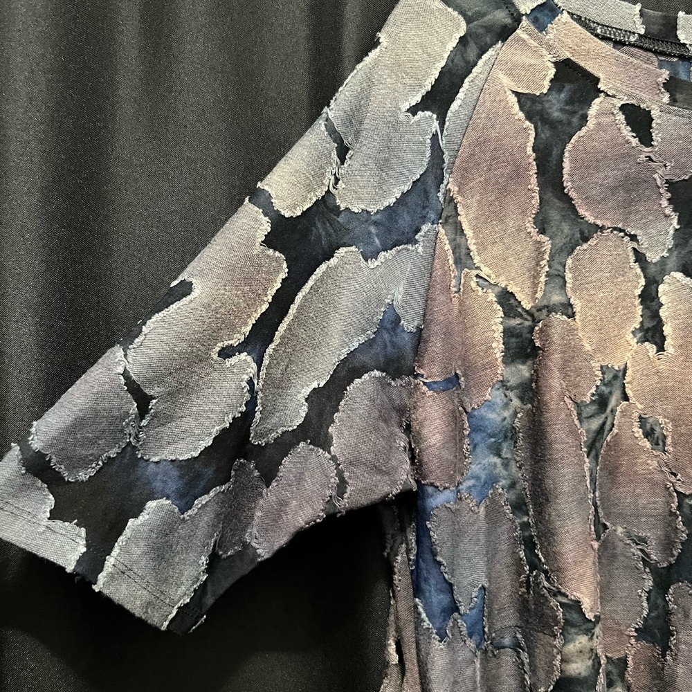 Elegant Abstract Pattern Tunic - image 4